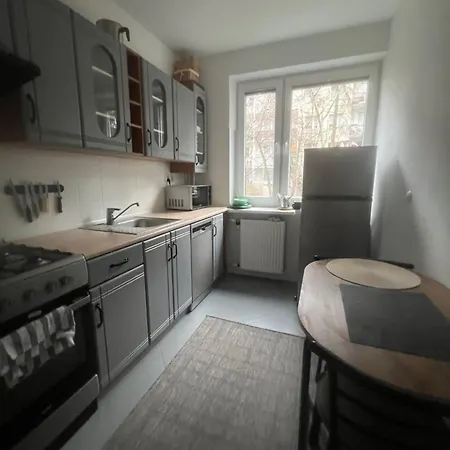 بيت شباب Metro Imielin *